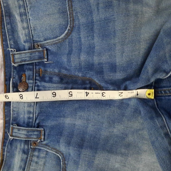 J.Crew Lite Wash 5 Pocket Cuffed Frayed Distressed Hem Denim Jean Shorts Size 27 - Picture 5 of 9